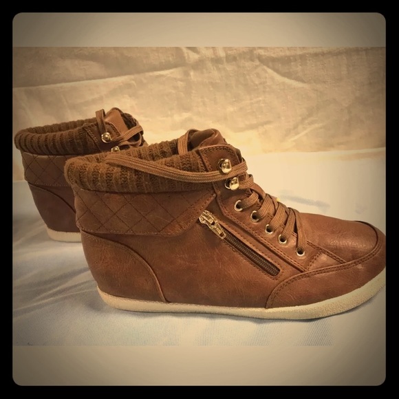 Womenās Arizona size 10 Booties - Picture 1 of 7